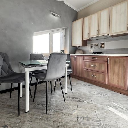 Apartments On Zaliznychna 49 Ivano-Frankivsk Eksteriør bilde