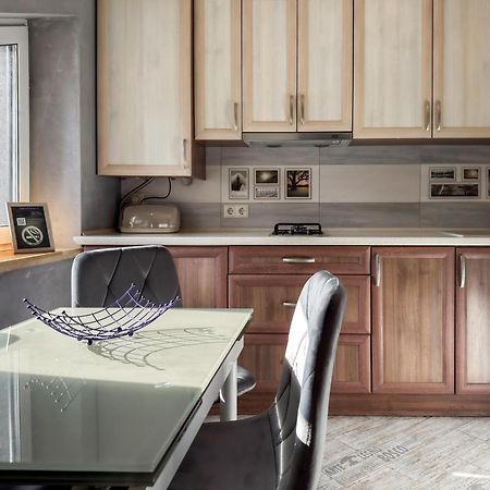Apartments On Zaliznychna 49 Ivano-Frankivsk Eksteriør bilde