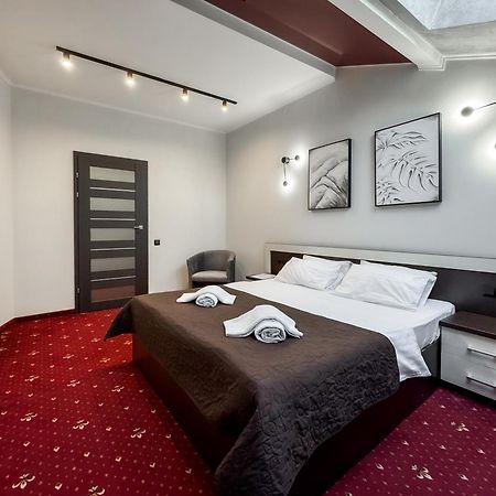 Apartments On Zaliznychna 49 Ivano-Frankivsk Eksteriør bilde