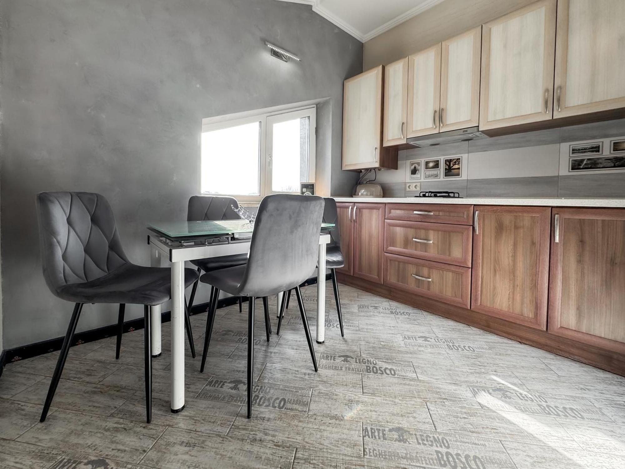 Apartments On Zaliznychna 49 Ivano-Frankivsk Eksteriør bilde