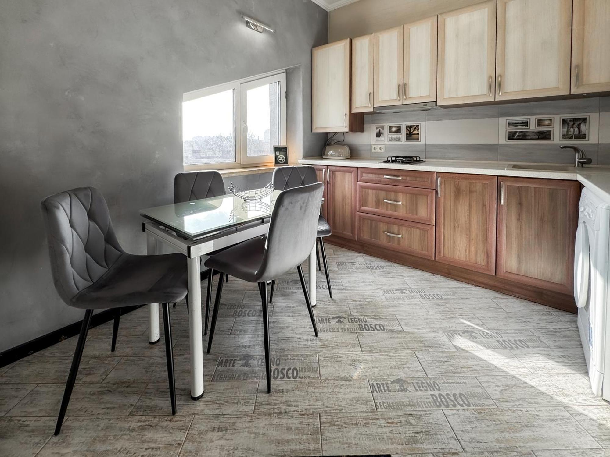 Apartments On Zaliznychna 49 Ivano-Frankivsk Eksteriør bilde