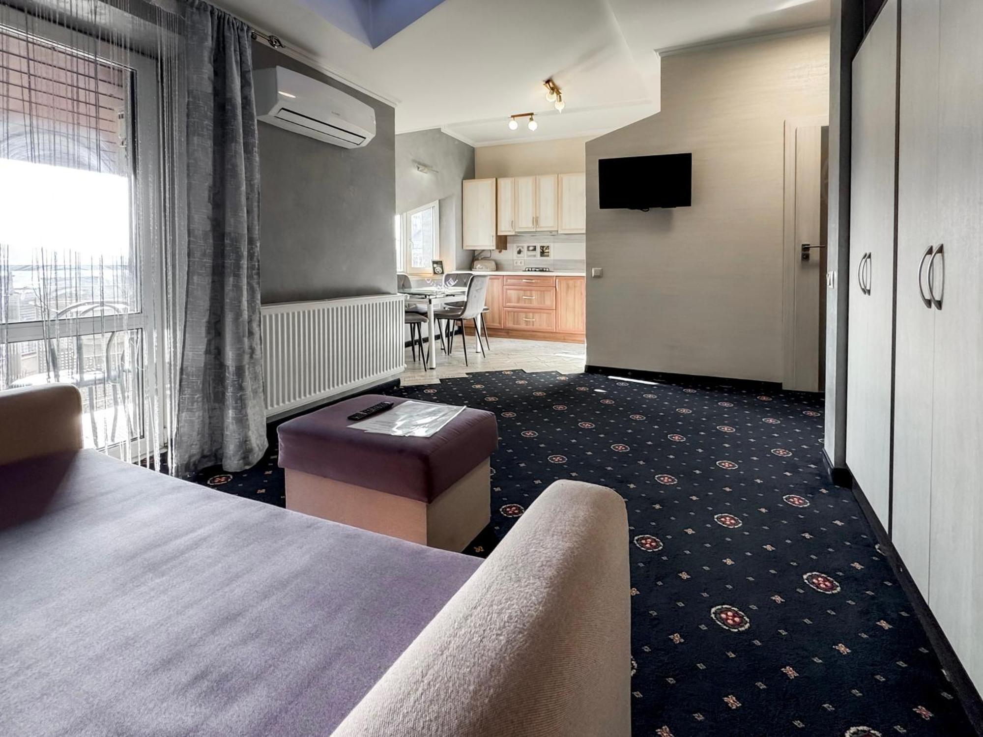 Apartments On Zaliznychna 49 Ivano-Frankivsk Eksteriør bilde