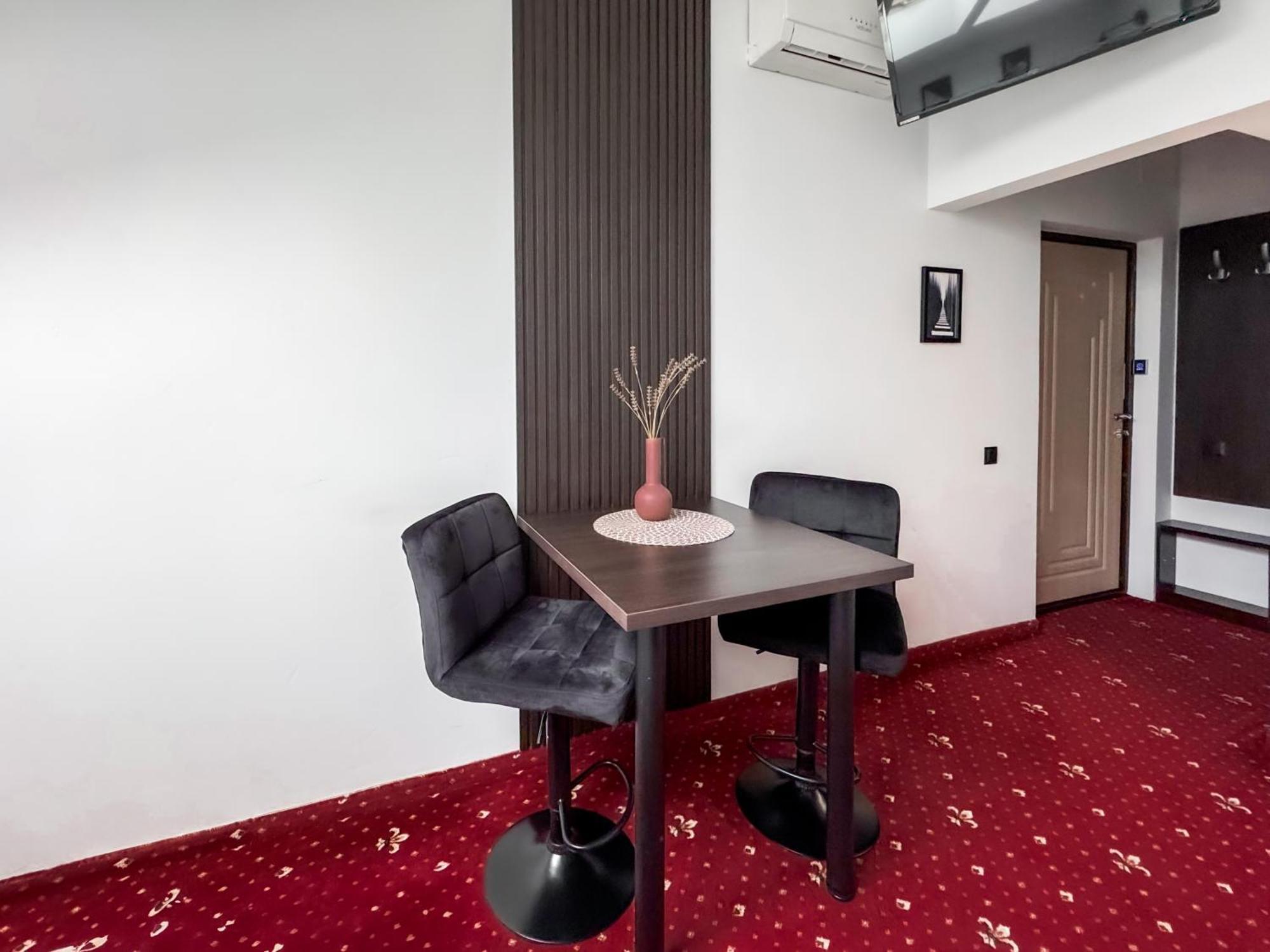 Apartments On Zaliznychna 49 Ivano-Frankivsk Eksteriør bilde