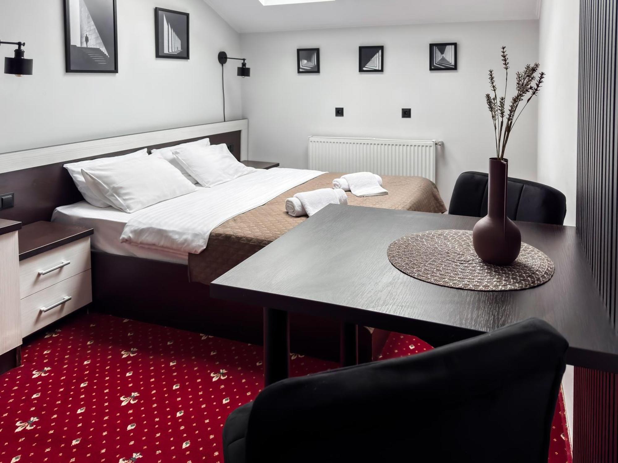 Apartments On Zaliznychna 49 Ivano-Frankivsk Eksteriør bilde