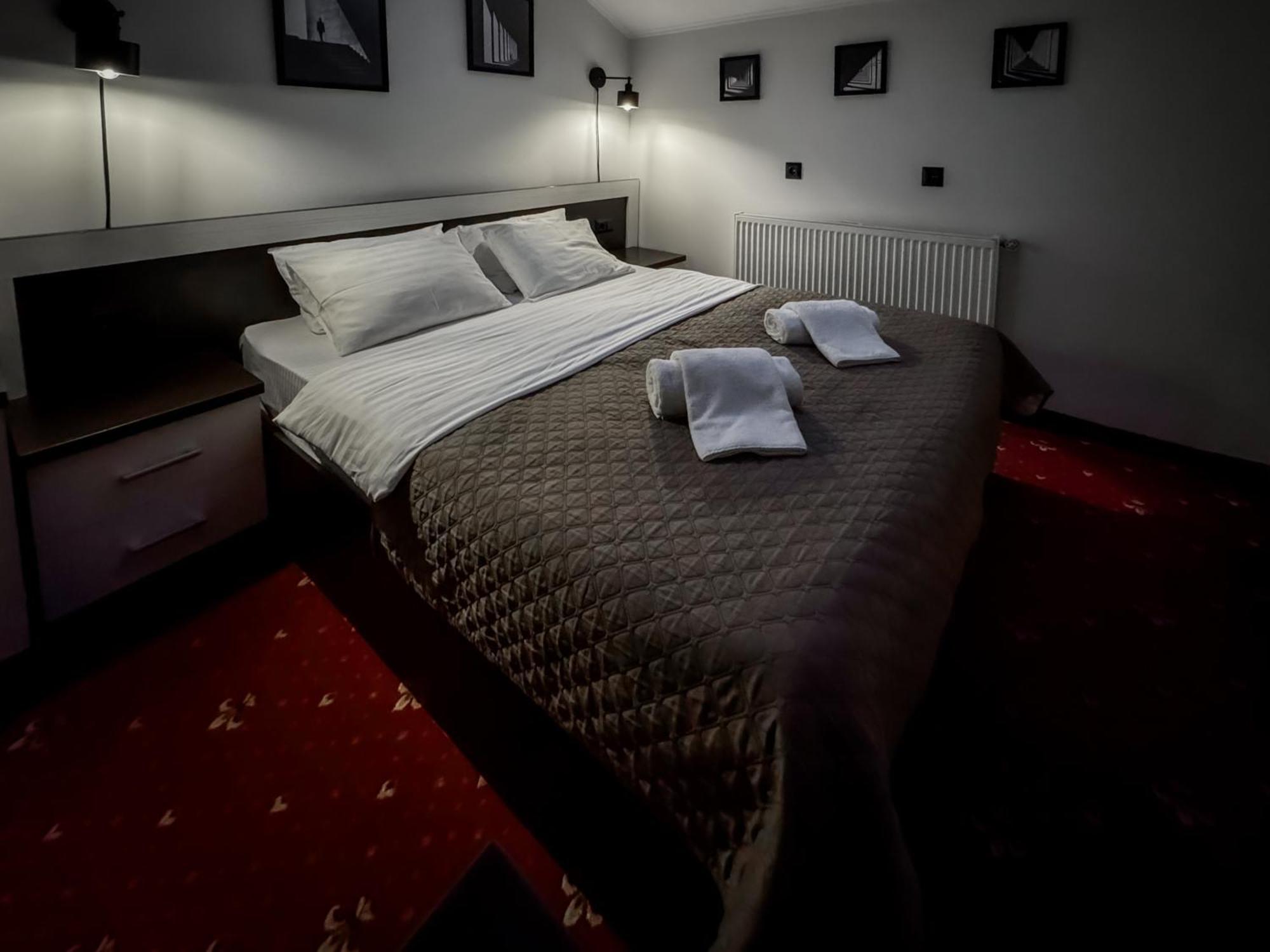 Apartments On Zaliznychna 49 Ivano-Frankivsk Eksteriør bilde