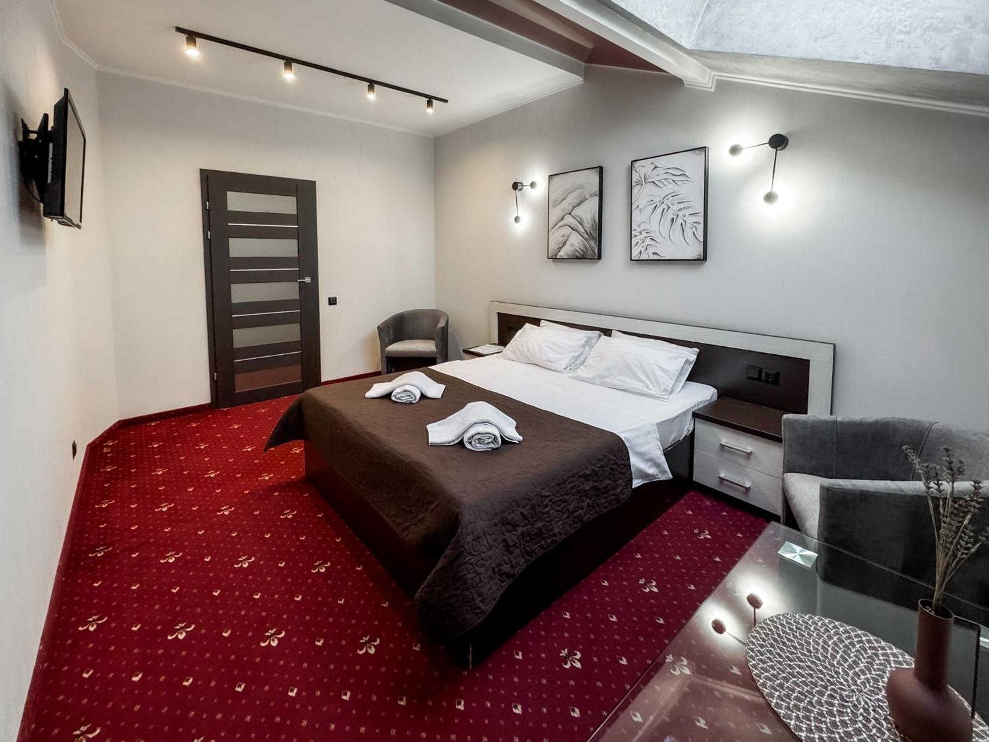 Apartments On Zaliznychna 49 Ivano-Frankivsk Eksteriør bilde