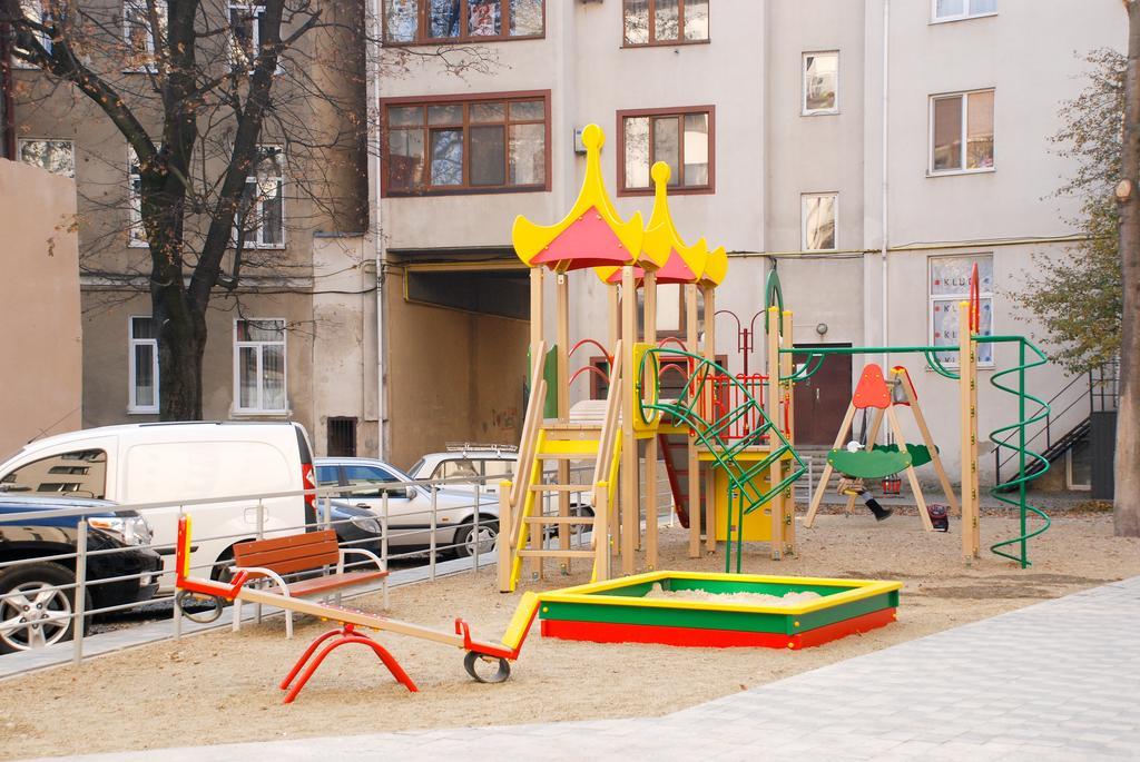 Apartments On Zaliznychna 49 Ivano-Frankivsk Eksteriør bilde
